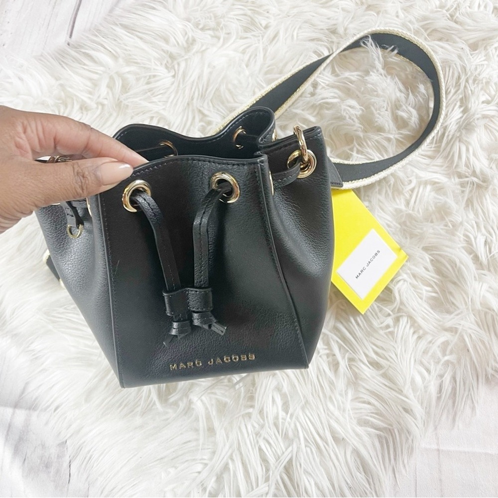 Marc Jacobs The Leather Bucket Bag Black Gold Hardware Drawstring Crossbody NWT - Picture 4 of 10